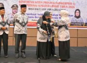 Gubernur Mahyeldi Kukuhkan Ibunda Guru PGRI Sumbar