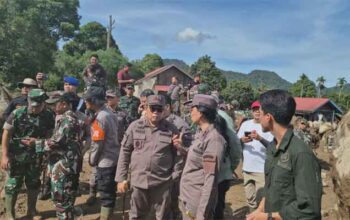 Kajati Sumbar, Dedie Tri Haryadi tinjau kondisi masyarakat korban banjir bandang di Arosuka, Kabupaten Solok