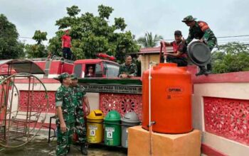 El Nino, Kodim 0310/SS Salurkan Bantuan Air Bersih di Wilayah Teritorialnya 7 Anggota Kodim 0310/SS Salurkan Bantuan Air Bersih di Wilayah Teritorialnya