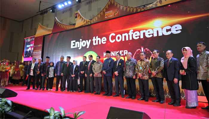 Gubernur Mahyeldi Dorong Gerakan Siaga TBC di Sumbar 1 Konker Perhimpunan Dokter Paru Indonesia (PDPI) XVIII di The ZHM Premiere Hotel Padang