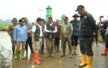 Menko PMK Tinjau Dampak Galodo Kabupaten Solok