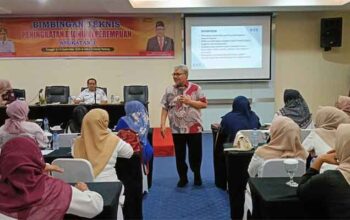 Ketua DPRD Sumbar Dorong Pemberdayaan Ekonomi Perempuan, Ketahanan Keluarga Ikut Tumbuh 3 Ketua DPRD Sumbar, Muhidi dalam kegiatan peningkatan ekonomi perempuan