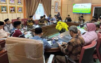 Kakanwil Kemenag Sumbar, Mustafa dan jajaran dalam gelaran Coffee Morning bersama belasan media relations