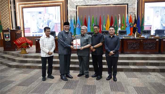 DPRD Sumbar Mulai Bahas Perubahan APBD TA 2026 1 Rapat paripurna DPRD Sumbar tentang penyampaian Nota Pengantar Ranperda Perubahan APBD 2026