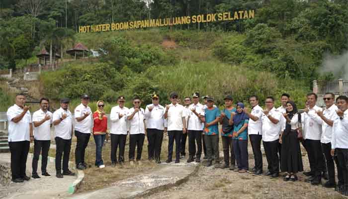 Bupati Solok Selatan, Khairunas beserta jajaran saat mengunjungi Objek Wisata Hot Waterboom Sapan Maluluang