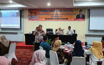 Ketua DPRD Sumbar Dorong Sekolah Jadi Ruang Aman, Nyaman dan Ramah bagi Anak 3 Ketua DPRD Sumbar, Muhidi saat menghadiri Pelatihan Konvensi Hak Anak di Kota Padang