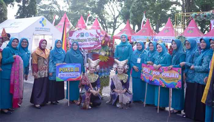 Ketua TP PKK Kabupaten Solok Hadiri Pembukaan Jambore Kader PKK Berprestasi Tingkat Provinsi di Bukittinggi 1 Ketua TP PKK Kabupaten Solok, Ny. Nia hadiri pembukaan Jambore Kader PKK Berprestasi Tingkat Provinsi di Bukittinggi