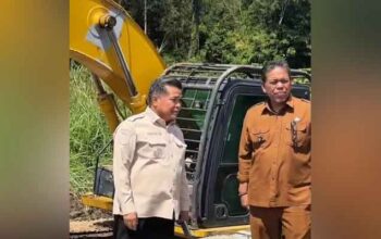 Bupati Agam, benni Warlis tinjauJpembangunan embatan Tumayo di Sungai Batang
