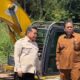 Bupati Agam, benni Warlis tinjauJpembangunan embatan Tumayo di Sungai Batang