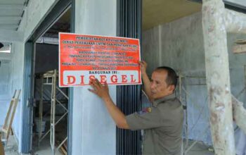 Tim Gabungan Pemko Payakumbuh Segel 3 Bangunan Tanpa Izin