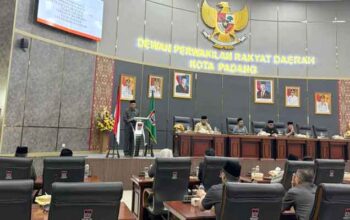 Fraksi-fraksi DPRD Kota Padang Sampaikan Pendapat Akhir tentang Ranperda Pajak Daerah dan Retribusi Daerah 2 Fraksi-fraksi DPRD Kota Padang Sampaikan Pendapat Akhir tentang Ranperda Pajak Daerah dan Retribusi Daerah