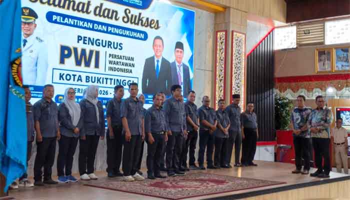 Widya Navies Lantik Pengurus PWI Bukittinggi Periode 2026-2029 1 Ketua PWI Sumbar, Widya Navies Lantik Pengurus PWI Bukittinggi Periode 2026-2029