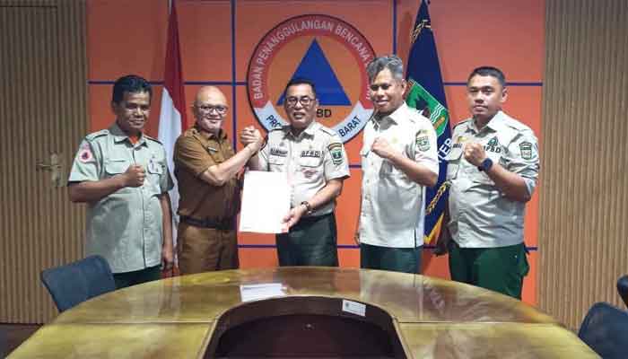 Pemkab Dharmasraya Terima Pinjam Pakai 2 Mobil Tangki Air dari BPBD Sumbar 1 Pemkab Dharmasraya Terima Pinjam Pakai 2 Mobil Tangki Air dari BPBD Sumbar