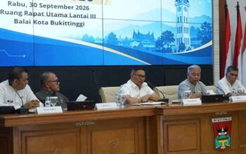 Rapat Evaluasi, Wako Ramlan Dorong Percepatan Data Perlinsos Digital Bukittinggi 3 Wali Kota Bukittinggi, Ramlan Nurmatias, pimpin Rapat Evaluasi Perlindungan Sosial (Perlinsos) Digital Tahun 2026