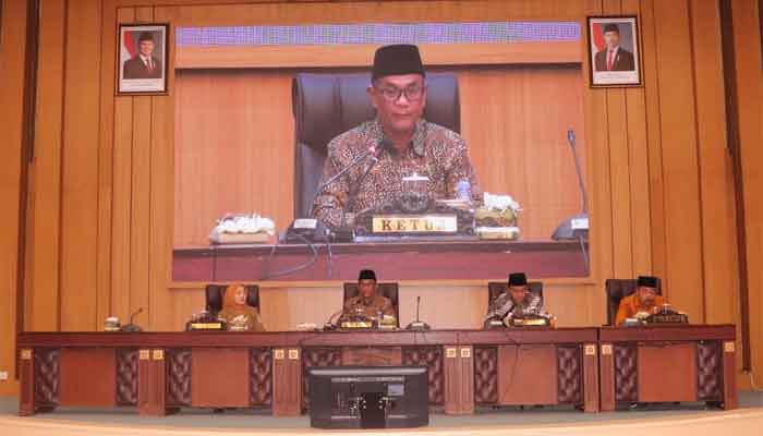 Begini Pandangan Umum Fraksi-fraksi DPRD Kabupaten Malang terhadap Ranperda APBD TA 2027 2 Pimpinan rapat paripurna DPRD Kabupaten Malang tentang penyampaian pandangan umum Fraksi terhadap Ranperda APBD TA 2027