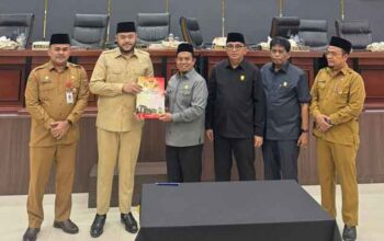 Fraksi-fraksi DPRD Kota Padang Setujui Ranperda KUA dan PPAS TA 2027 8 Rapat paripurna penyampaian pandangan akhir Fraksi-fraksi DPRD Kota Padang tentang Ranperda KUA dan PPAS TA 2027