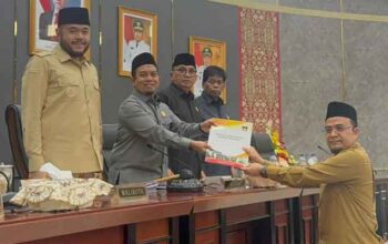DPRD Kota Padang Tutup Masa Sidang III 2026, Laporan Kunker Komisi Diserahkan 7 DPRD Kota Padang Tutup Masa Sidang III 2026