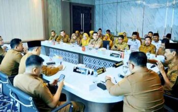 Sangir Jujuan Tuan Rumah MTQ Nasional XLII Tingkat Kabupaten Solok Selatan 6 Wabup Yulian Efi memimpin rapat persiapan MTQ Nasional XLII Tingkat Kabupaten Solok Selatan di kantornya