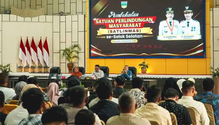 Jelang Pilwana Serentak, Satlinmas Solsel Dibekali Tugas Pengamanan 1 Satlinmas Solsel Dibekali Tugas Pengamanan