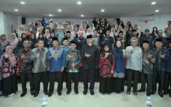 Gubernur Mahyeldi hadiri Seminar Nasional S2 PBD sekaligus pelantikan Pengurus IMLA Sumbar di UIN Sjech M. Djamil Djambek Bukittinggi