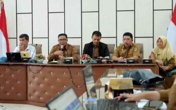 Solok Selatan Evaluasi Aplikasi SIMSALABIM, Data Sosial dan Kesehatan Jadi Perhatian 7 Rapat evaluasi aplikasi SIMSALABIM di Ruang Rapat Kantor Bupati Solok Selatan
