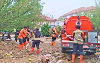 Pemkab Solok Selatan Kerahkan Tim Penanganan Galodo ke Kabupaten Solok 4 Pemkab Solok Selatan Kerahkan Tim Penanganan Galodo ke Kabupaten Solok