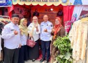 Kepala Diskominfo Kunjungi Stand UP2K Kabupaten Solok di Jambore PKK Tingkat Sumbar