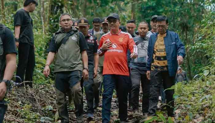Siapkan Destinasi 7K Fun Trail Run, Bupati dan Wabup Solok Selatan Kembali Tinjau Jalur Pendakian Gunung Kerinci 3 Bupati Solok Selatan, Khairunas dan Wabup Yulian Efi tinjau Jalur Pendakian Gunung Kerinci