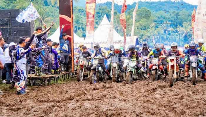 Trabas HUT TNI AL ke-81 di Kecamatan Pauh Duo, Kabupaten Solok Selatan