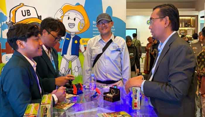 Hadirkan Desa Digital Budi, Universitas Brawijaya Perkenalkan Teknologi Pertanian Masa Depan di Mega Science Center dan Budaya 1 Rektor Universitas Brawijaya (UB), Prof. Widodo kunjungi Desa Digital Budi di Mega Science Center