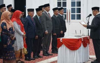Wako Bukittinggi Lantik 28 Pejabat, Tiga Diantaranya Pejabat Pimpinan Tinggi Pratama 6 Wako Bukittinggi, Ramlan Nurmatias lantik 28 Pejabat