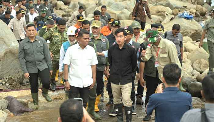 Tinjau Dampak Banjir Bandang Solok, Wapres Gibran Tekankan Percepatan Penanganan dan Pemulihan 2 Wapres Gibran Rakabuming Raka tinjau dampak banjir bandang di Kabupaten Solok, Sumatera Barat