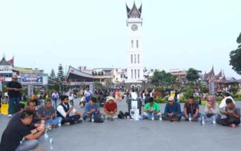 Wartawan Bukittinggi Gelar Doa Bersama untuk 5 Jurnalis yang Hilang Saat Meliput Erupsi Gunung Anak Krakatau 5 Wartawan Bukittinggi Gelar Doa Bersama untuk 5 Jurnalis yang Hilang Saat Meliput Erupsi Gunung Anak Krakatau