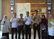 Wawako Payakumbuh Lepas 2 Pelajar SMA Raudhatul Jannah Berlaga di OPSI Nasional 9 Wakil Wali Kota Payakumbuh, Elzadaswarman menerima kunjungan silaturahmi dua pelajar SMA Raudhatul Jannah di ruang kerjanya