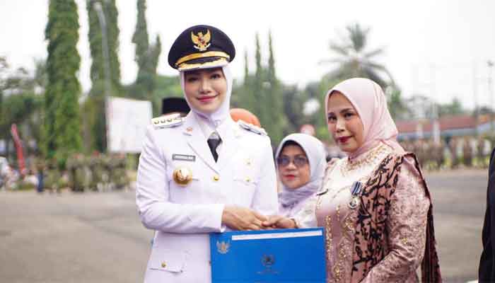 Pemkab Dharmasraya Buka Seleksi Terbuka 8 Jabatan Pimpinan Tinggi Pratama 1 Bupati Dharmasraya, Annisa Suci Ramadhani saat melantik Pejabat Pimpinan Tinggi Pratama, beberapa waktu lalu