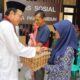 Wako Payakumbuh Salurkan Bantuan Permakanan untuk 85 Warga Rentan