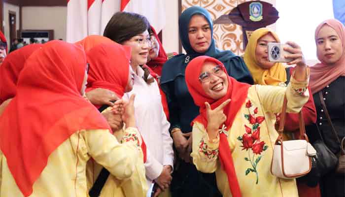 Hingga Agustus 2026, Program Cek Kesehatan Gratis di Bintan Capai 63.540 Jiwa 1 Wabup Bintan, Deby Maryanti usai menghadiri Kunjungan Kerja Wamen Kementerian Kesehatan RI, dr. Benjamin Paulus Octavianus, Sp.P, FISR dan Istri Ibu Linda Octavianus Taroreh di Aula Wan Seri Beni, Dompak, Tanjungpinang