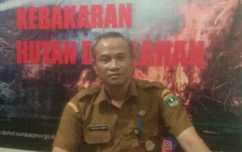 Sumbar Dikepung Kabut Asap Kiriman dari 5 Provinsi Tetangga, Sektor Pendidikan Terganggu 5 Kepala Dinas Kehutanan Provinsi Sumbar, Ferdinal Asmin
