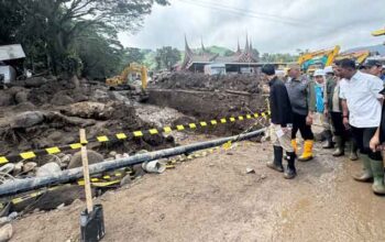 Wapres Dorong Percepatan Perbaikan Akses dan Layanan Publik Terdampak Banjir Bandang di Solok 1 Wapres Gibran Rakabuming Raka tinjau sejumlah infrastrukur terdampak banjir bandang di Kabupaten Solok