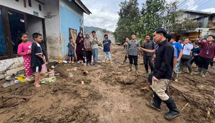 Wapres Dorong Percepatan Perbaikan Akses dan Layanan Publik Terdampak Banjir Bandang di Solok 2 Wapres Gibran Rakabuming Raka tinjau sejumlah infrastrukur terdampak banjir bandang di Kabupaten Solok