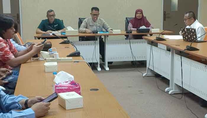 Ayo Hadiri Gebyar Pajak HUT Provinsi Sumbar ke-81, Banyak Hadiah Wah Menanti 1 Kepala Bapenda Sumbar, Al Amin, saat jumpa pers terkait Gebyar Pajak 2026 dengan awak media