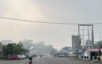 Terdampak Kabut Asap, Ratusan Warga Sijunjung Alami ISPA 3 Kabut asap menyelimuti Muaro Sijunjung, ibukota Kabupaten Sijunjung