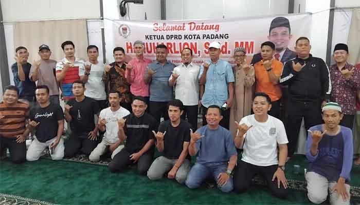 Anggota dan Pimpinan DPRD Kota Padang Laksanakan Reses Masa Sidang I 2026/2027 2 Ketua DPRD Kota Padang, Muharlion tampung aspirasi warga Komplek Graha Bungo Mas RT 05 RW 01 Kelurahan Bungo Pasang, Kecamatan Koto Tangah