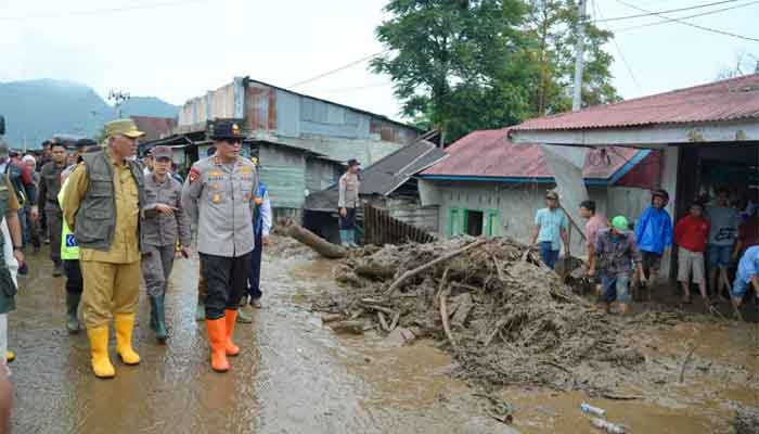 Tinjau Lokasi Banjir Bandang di Kabupaten Solok, Ini Fokus Penanganan Gubernur Sumbar 2 Gubernur Sumbar, Mahyeldi tinjau Lokasi Banjir Bandang di Kabupaten Solok