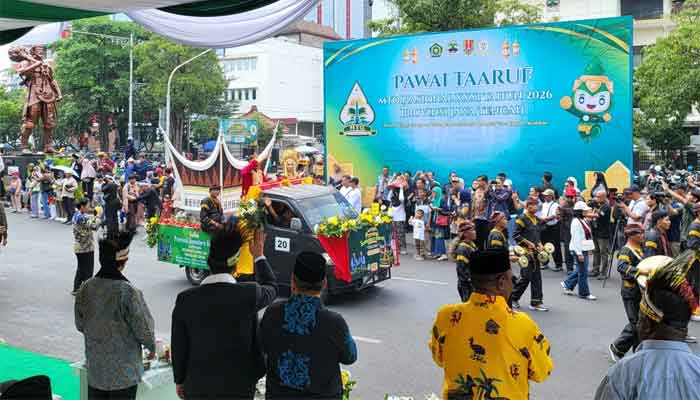 Begini Penampilan Kafilah Sumbar pada Pawai Ta’aruf MTQ Nasional di Semarang