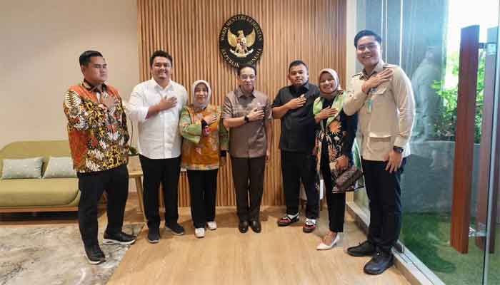 Berkat Perjuangan Bupati Annisa, Dharmasraya Dapat Bantuan 2 Unit X-Ray Portable dari Kemenkes 1 Jajaran Pemkab Dharmasraya berkunjung ke Kemenkes