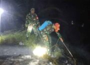 Tim Gabungan Berhasil Kendalikan 3 Titik Karhutla di Dharmasraya 13 Tim Gabungan berjibaku mengendalikan Karhutla di Dharmasraya