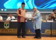 Perangkat Daerah Peraih Predikat A Terima Penghargaan dalam Evaluasi SAKIP Sumbar
