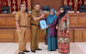 Wakil Wali Kota Payakumbuh Elzadaswarman sampaikan Nota Keuangan Rancangan Anggaran Pendapatan dan Belanja Daerah (RAPBD) 2027 di Gedung DPRD Kota Payakumbuh
