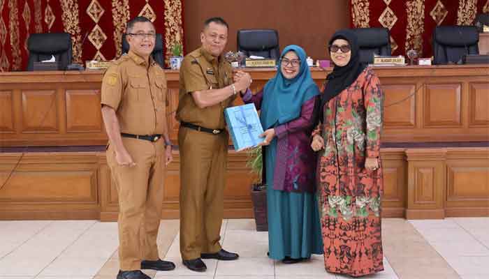 Wakil Wali Kota Payakumbuh Elzadaswarman sampaikan Nota Keuangan Rancangan Anggaran Pendapatan dan Belanja Daerah (RAPBD) 2027 di Gedung DPRD Kota Payakumbuh